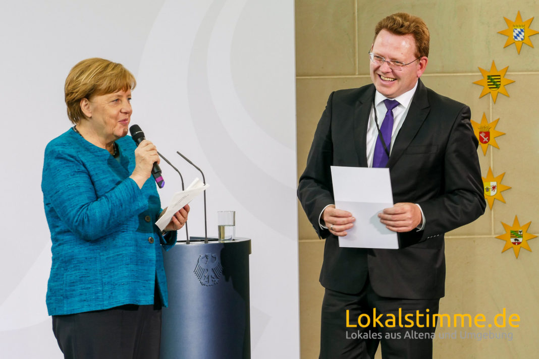 Bürgermeister Andreas Hollstein, erhielt im Mai für die Stadt Altena den nationalen Integrationspreis der Bundeskanzlerin Angela Merkel.