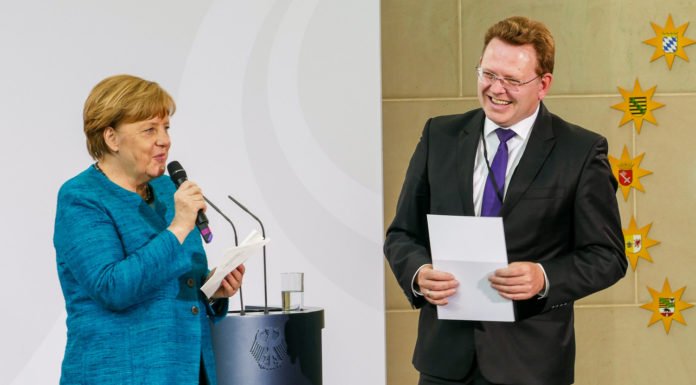 Bürgermeister Andreas Hollstein, erhielt im Mai für die Stadt Altena den nationalen Integrationspreis der Bundeskanzlerin Angela Merkel.