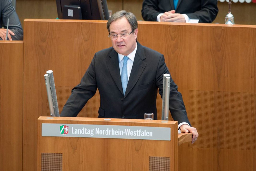 Der Ministerpräsident von NRW Armin Laschet kommt nach Altena. Foto: Land NRW / M. Hermenau