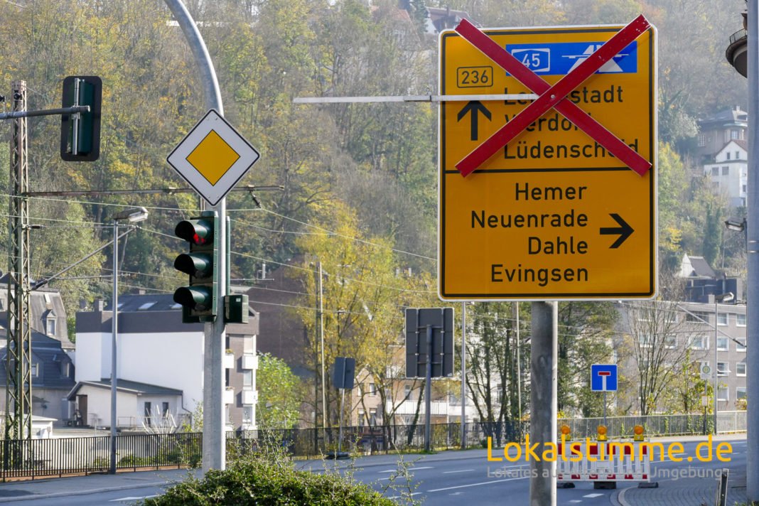 Die Durchfahrt auf der B236 in Altena ist gesperrt.