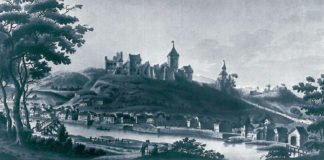 Ein Bild aus dem Jahr 1967 zeigt die Stadt Altena mit der Burg über der Lenne. Foto: Stadtarchiv Altena