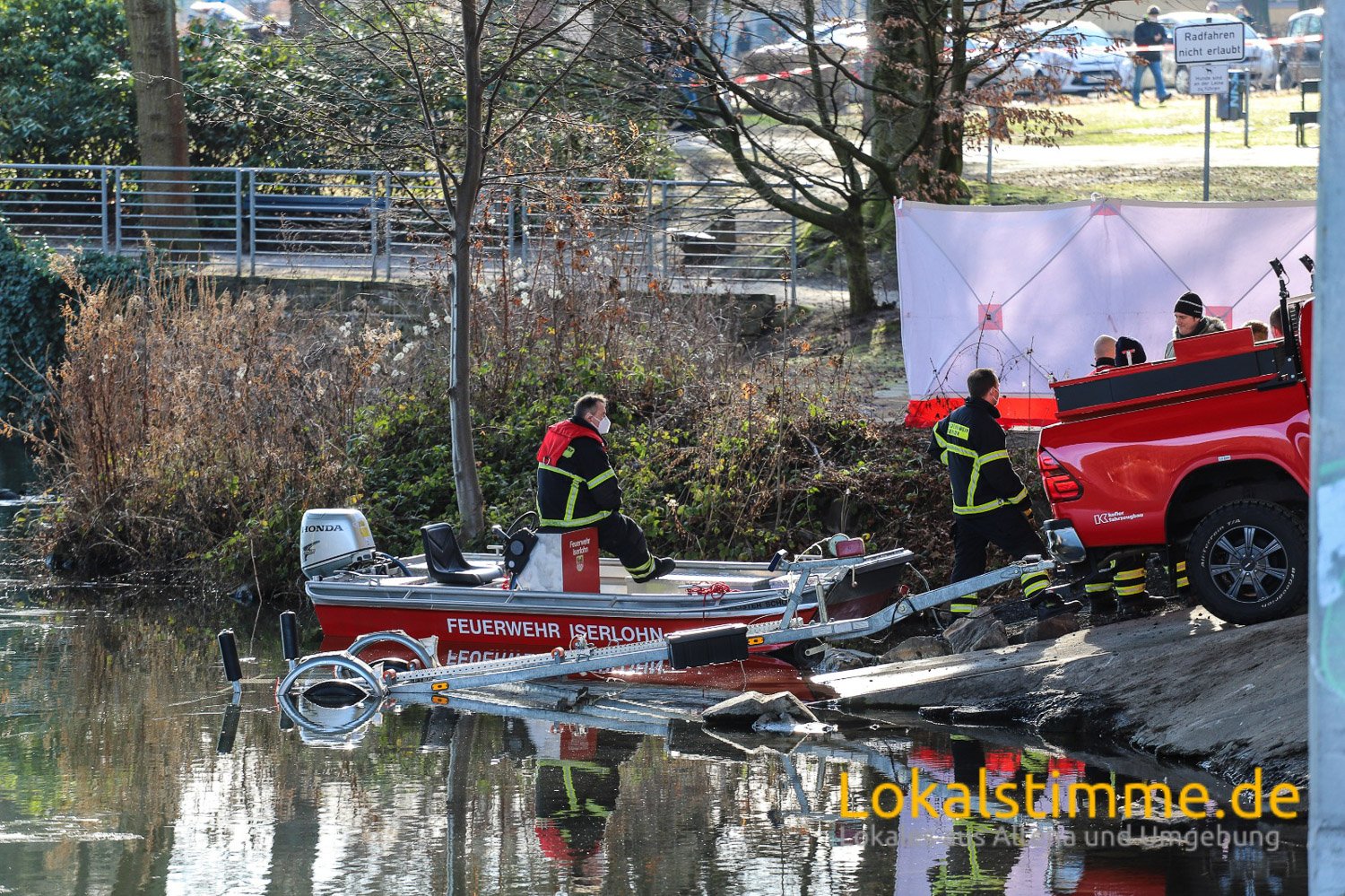 Spazierganger Macht Schlimme Entdeckung Im Seilersee In Iserlohn Feuerwehrboot Im Einsatz Lokalstimme De