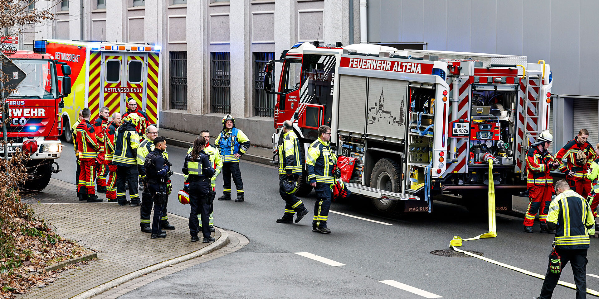 Die Feuerwehr ist am Samstagvormittag zur Firma Nedschroef an der Westiger Straße in der Nette ausgerückt.
© Foto: Dennis Echtermann