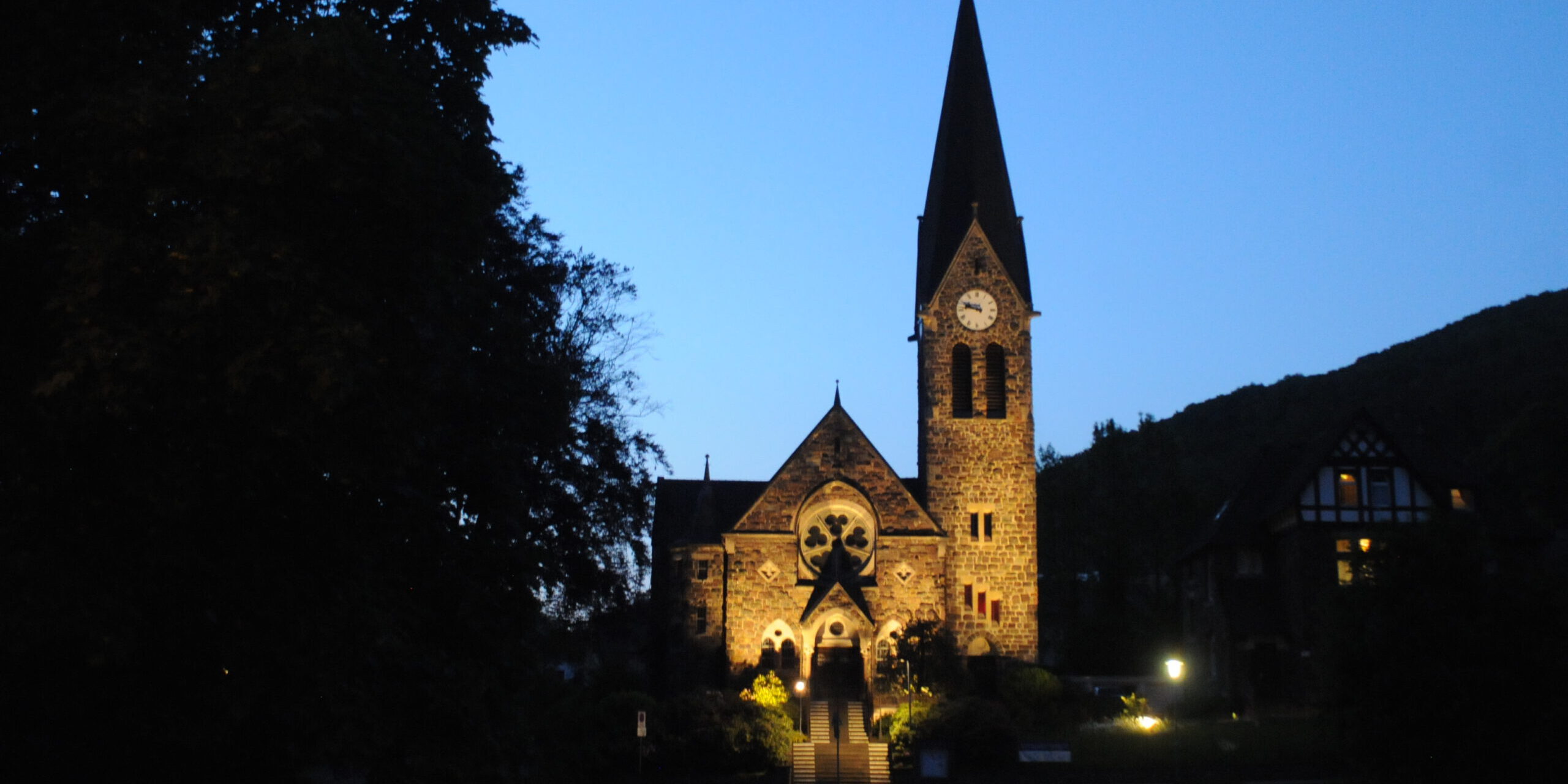 Die Zahl der hauptamtlichen Mitarbeiterinnen in der evangelischen Trinitatis-Kirchengemeinde Mark, im Bild die evangelische Kirche in Nachrodt, sinkt weiter.
© Foto: Carsten Menzel