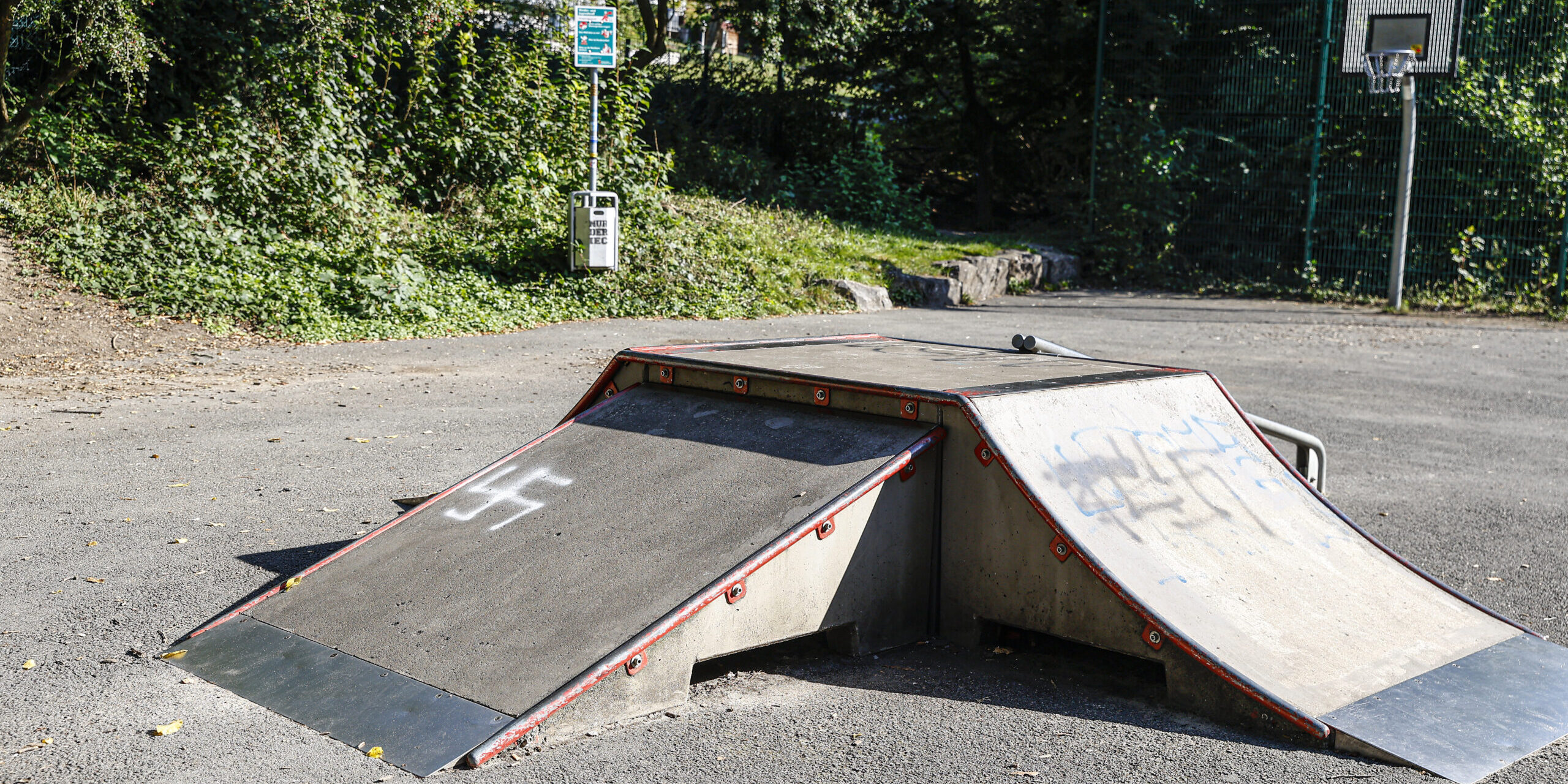 Auch eine Skateanlage am Nußberg in Iserlohn ist im vergangenen Jahr mit einem Hakenkreuz beschmiert worden.
© Foto: Dennis Echtermann