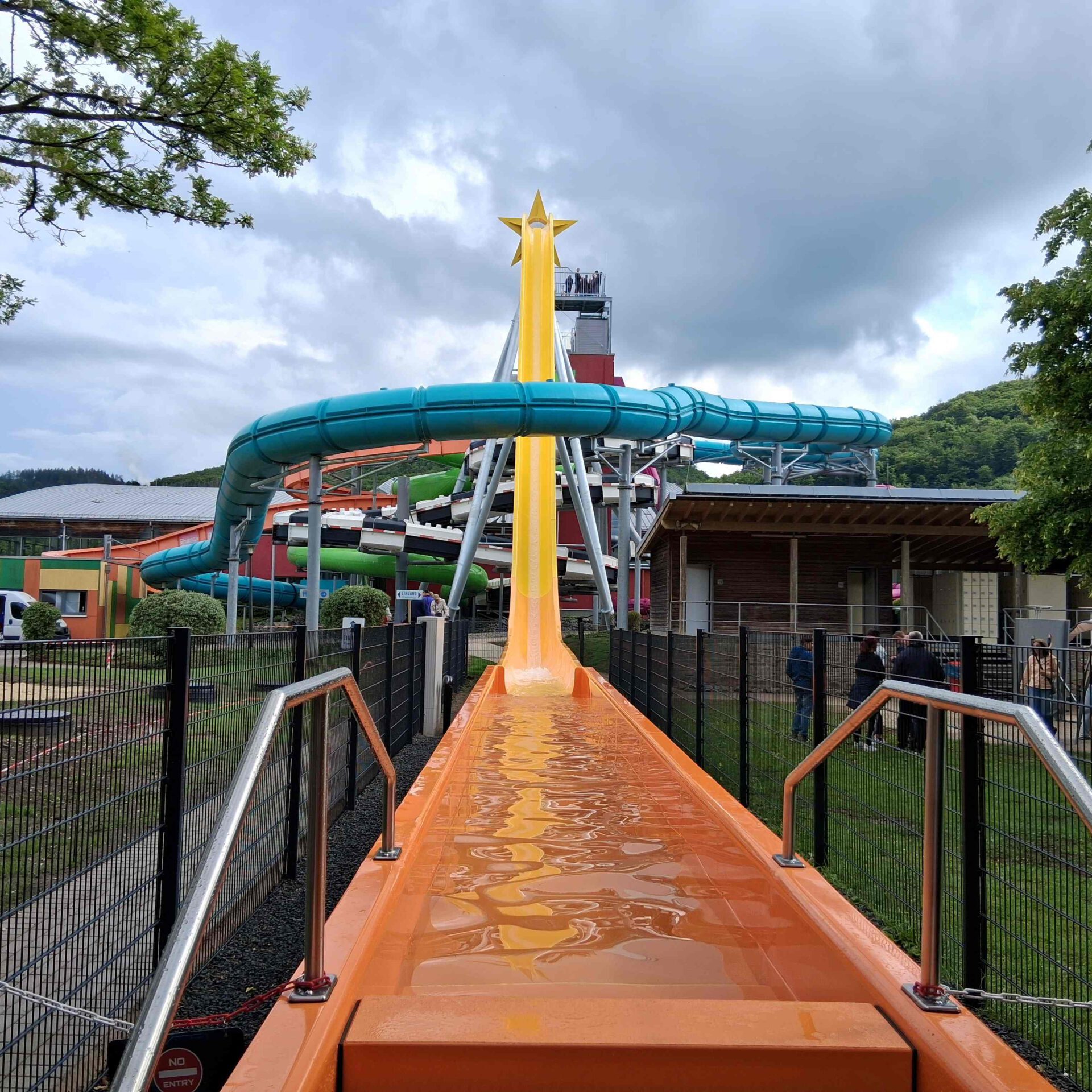 Das Aquamagis Erlebnisbad in Plettenberg hat heute seine neue Outdoor-Rutsche, die größte seiner Art in Deutschland, eröffnet.