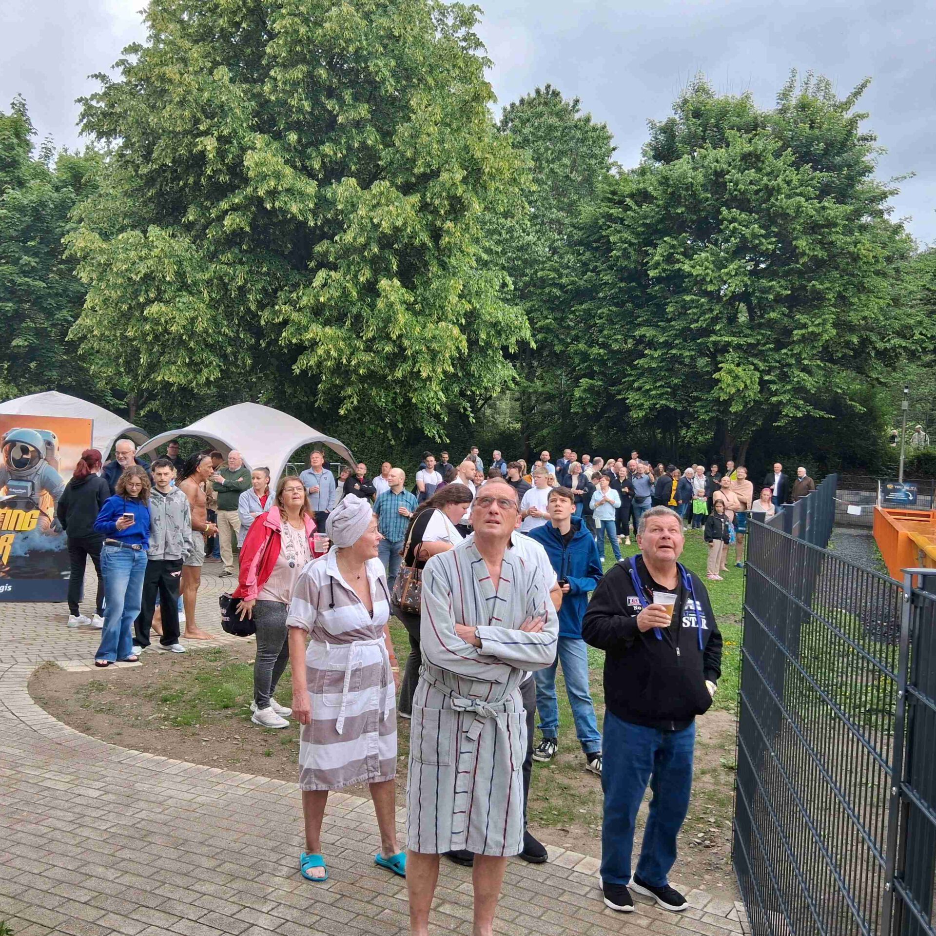 Das Aquamagis Erlebnisbad in Plettenberg hat heute seine neue Outdoor-Rutsche, die größte seiner Art in Deutschland, eröffnet.