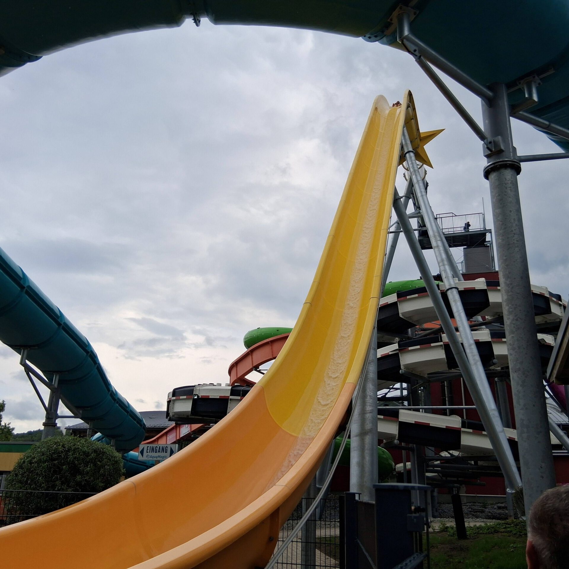 Das Aquamagis Erlebnisbad in Plettenberg hat heute seine neue Outdoor-Rutsche, die größte seiner Art in Deutschland, eröffnet.