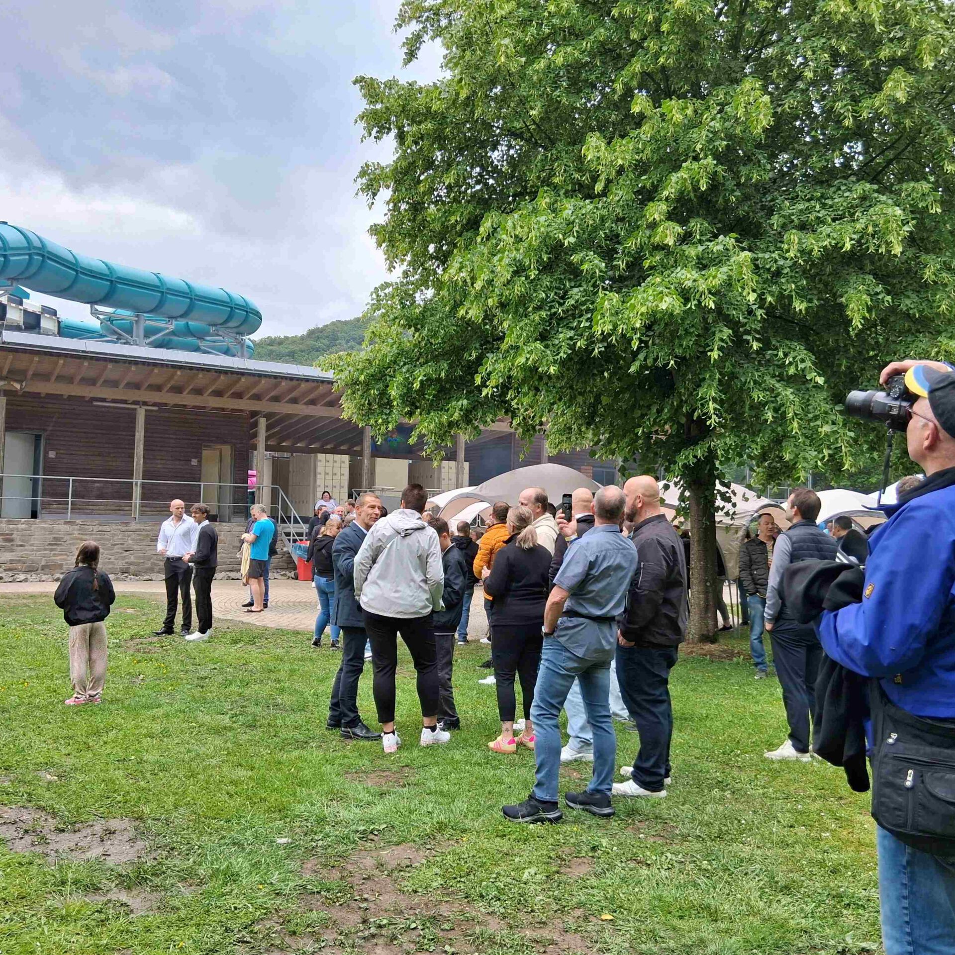 Das Aquamagis Erlebnisbad in Plettenberg hat heute seine neue Outdoor-Rutsche, die größte seiner Art in Deutschland, eröffnet.