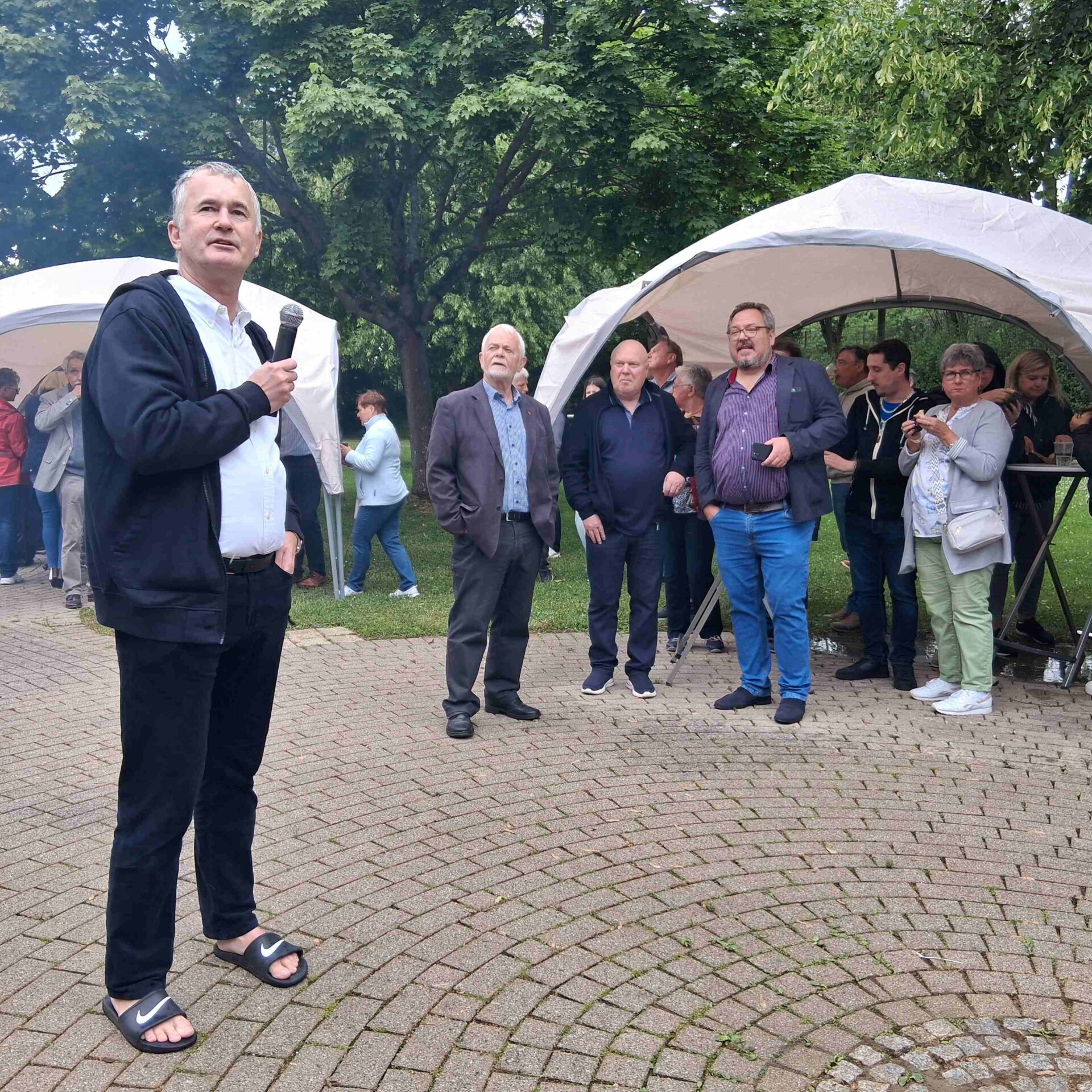 Das Aquamagis Erlebnisbad in Plettenberg hat heute seine neue Outdoor-Rutsche, die größte seiner Art in Deutschland, eröffnet.