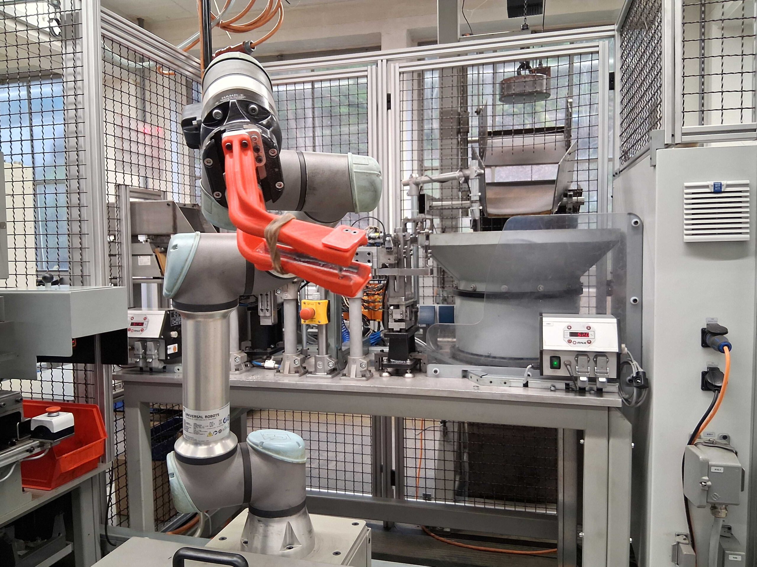 Und so sieht der Cobot mit dem Namen Daisy bei der Firma Möhling aus.