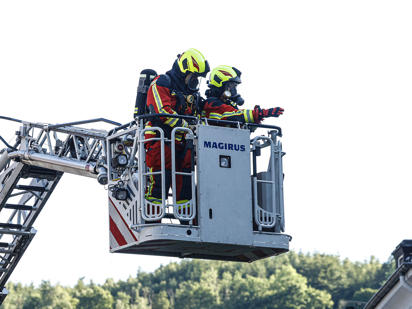 Einsatzkräfte der Feuerwehr Altena bei einer Übung am Steinwinkel.