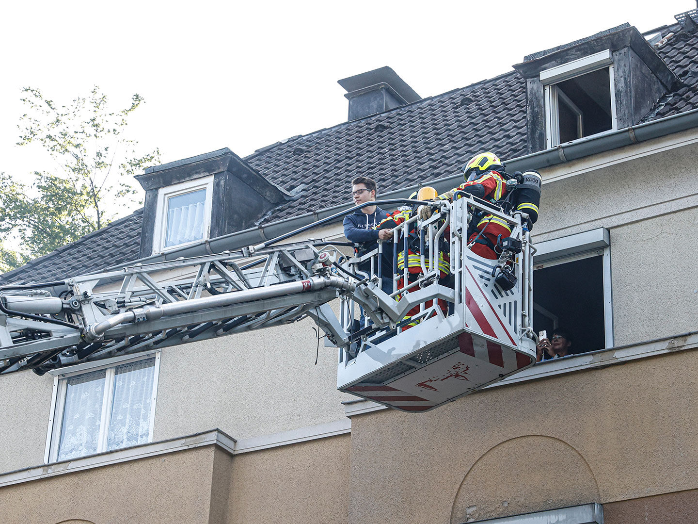 Einsatzkräfte der Feuerwehr Altena bei einer Übung am Steinwinkel.