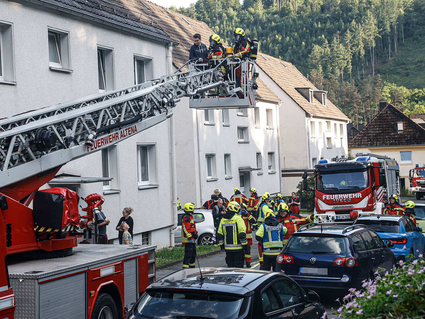 Einsatzkräfte der Feuerwehr Altena bei einer Übung am Steinwinkel.