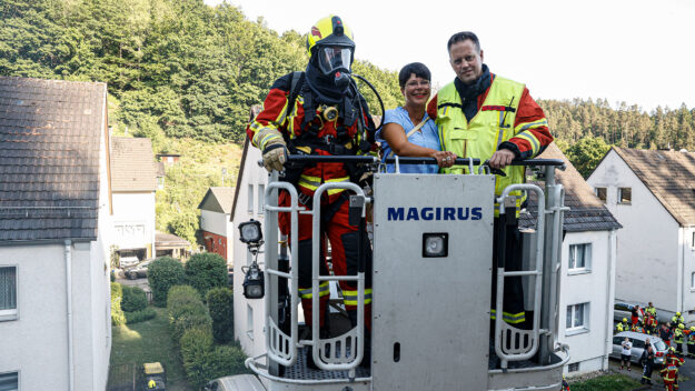 Foto: Dennis Echtermann Einsatzkräfte der Feuerwehr Altena bei einer Übung am Steinwinkel.