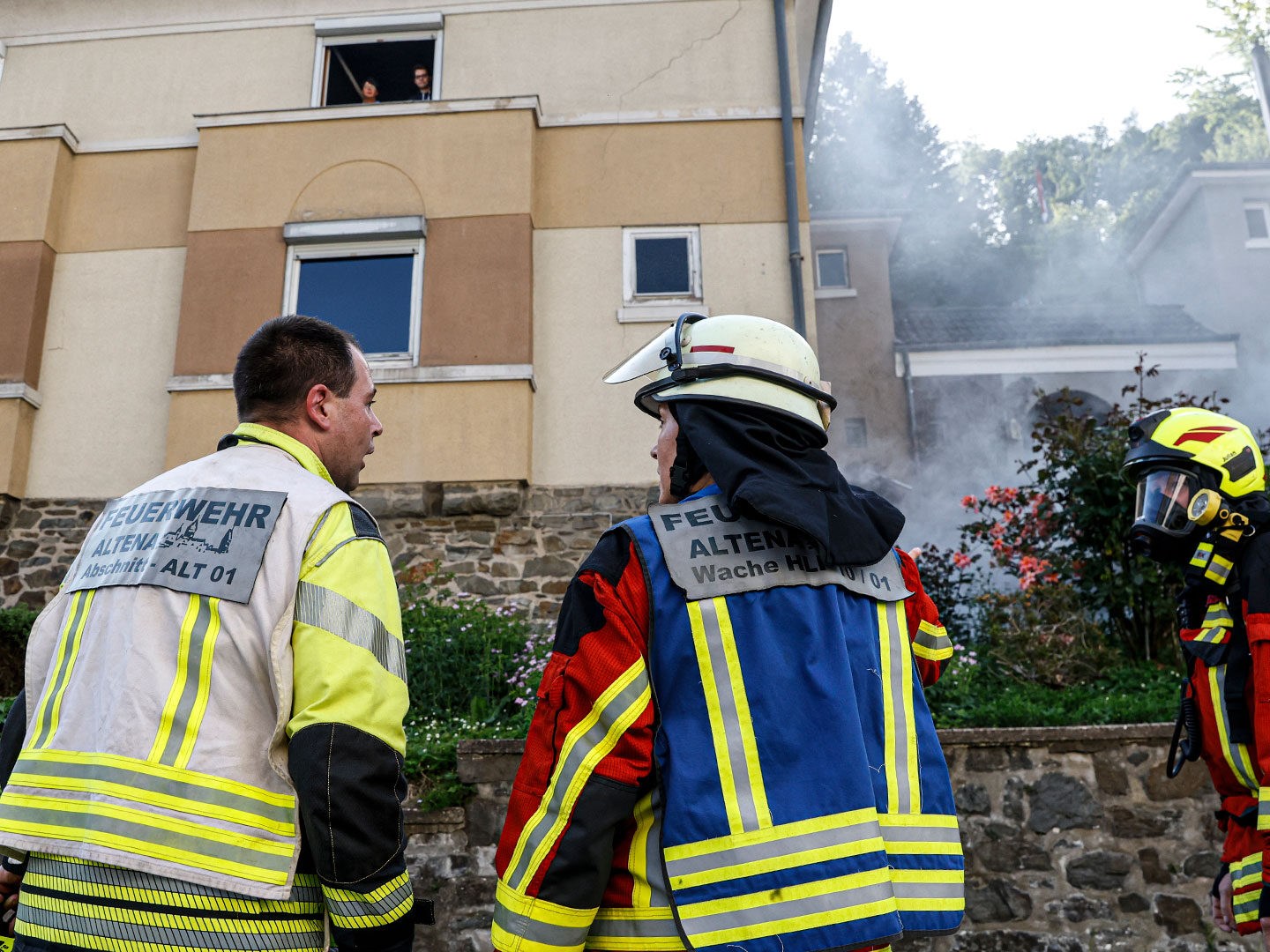 Einsatzkräfte der Feuerwehr Altena bei einer Übung am Steinwinkel.