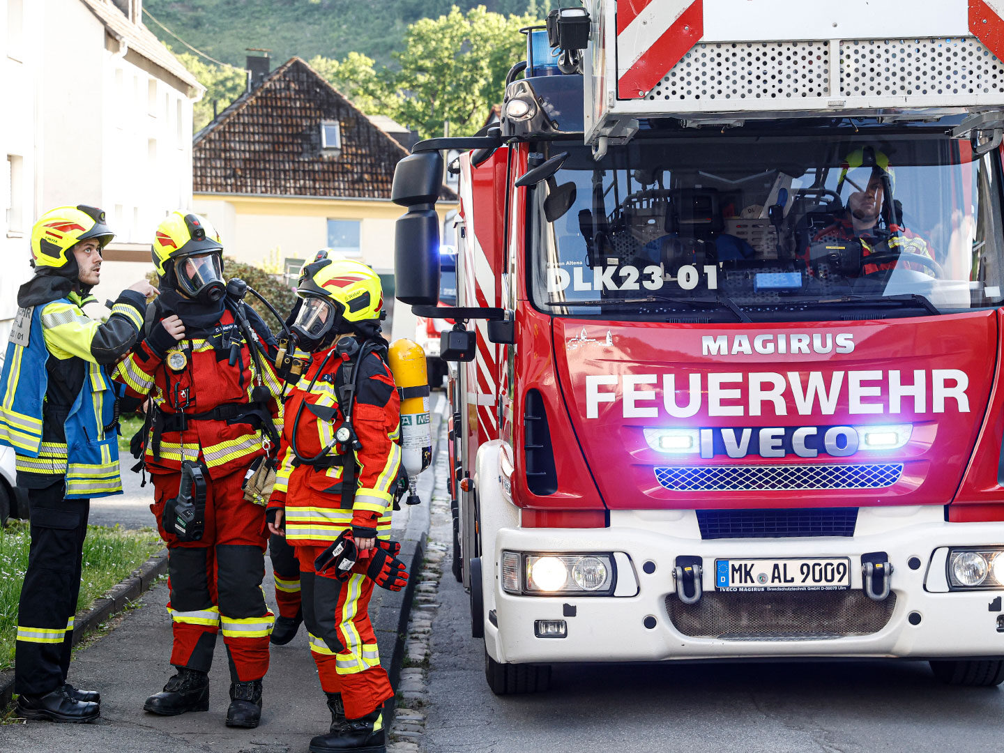Einsatzkräfte der Feuerwehr Altena bei einer Übung am Steinwinkel.