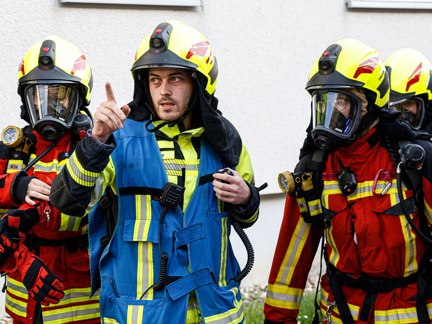 Einsatzkräfte der Feuerwehr Altena bei einer Übung am Steinwinkel.