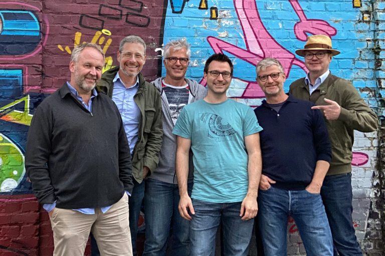 Foto: Blue Seven Gruppenbild einer Jazzband.