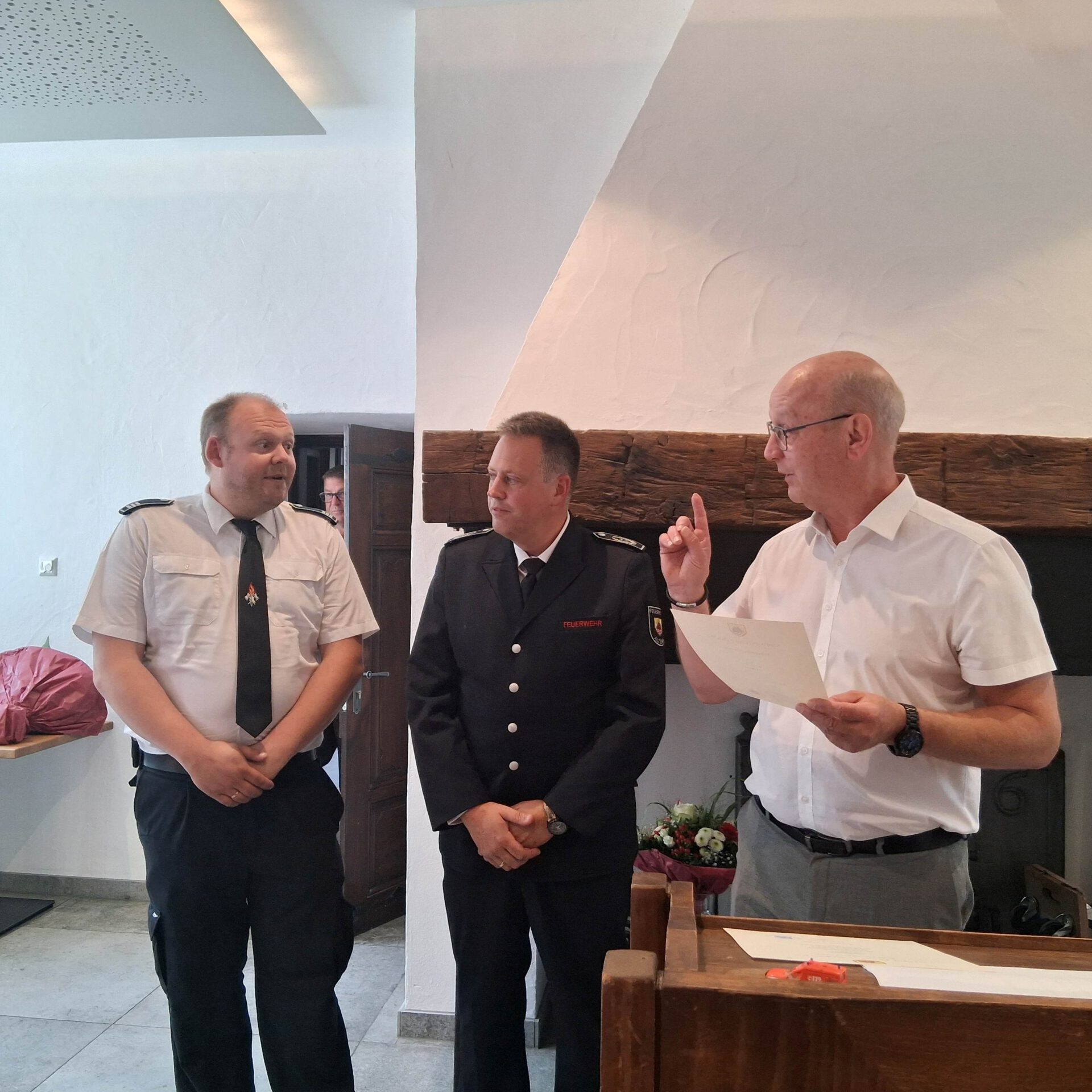 Kais Spelsberg und Alexander Grass mit Uwe Kober.