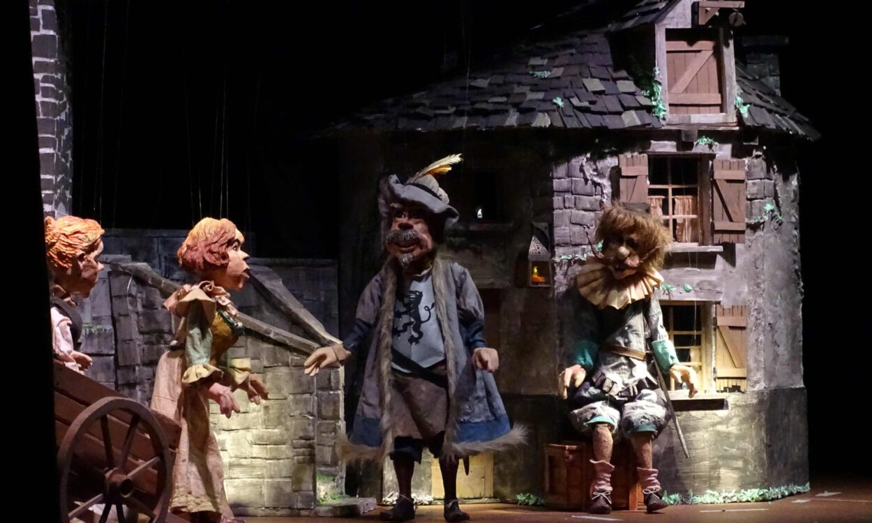 Marionettentheater aus Altena tritt auf.