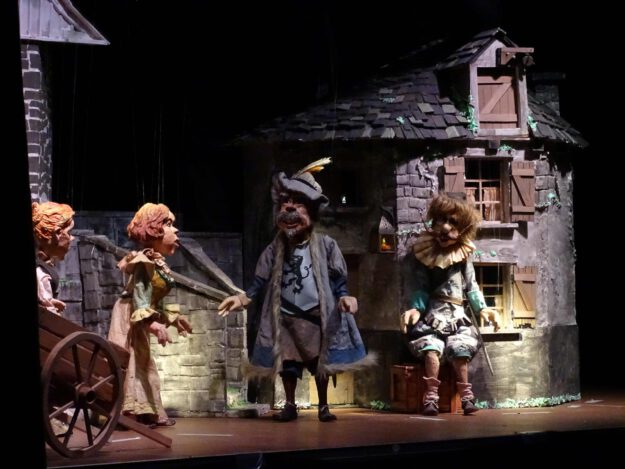 Marionettentheater aus Altena tritt auf.