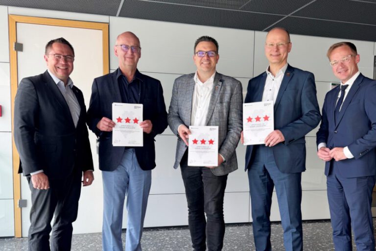 Foto: Märkischer Kreis Verantwortliche bei einem Treffen zum Them "Essbare Lenneschiene"