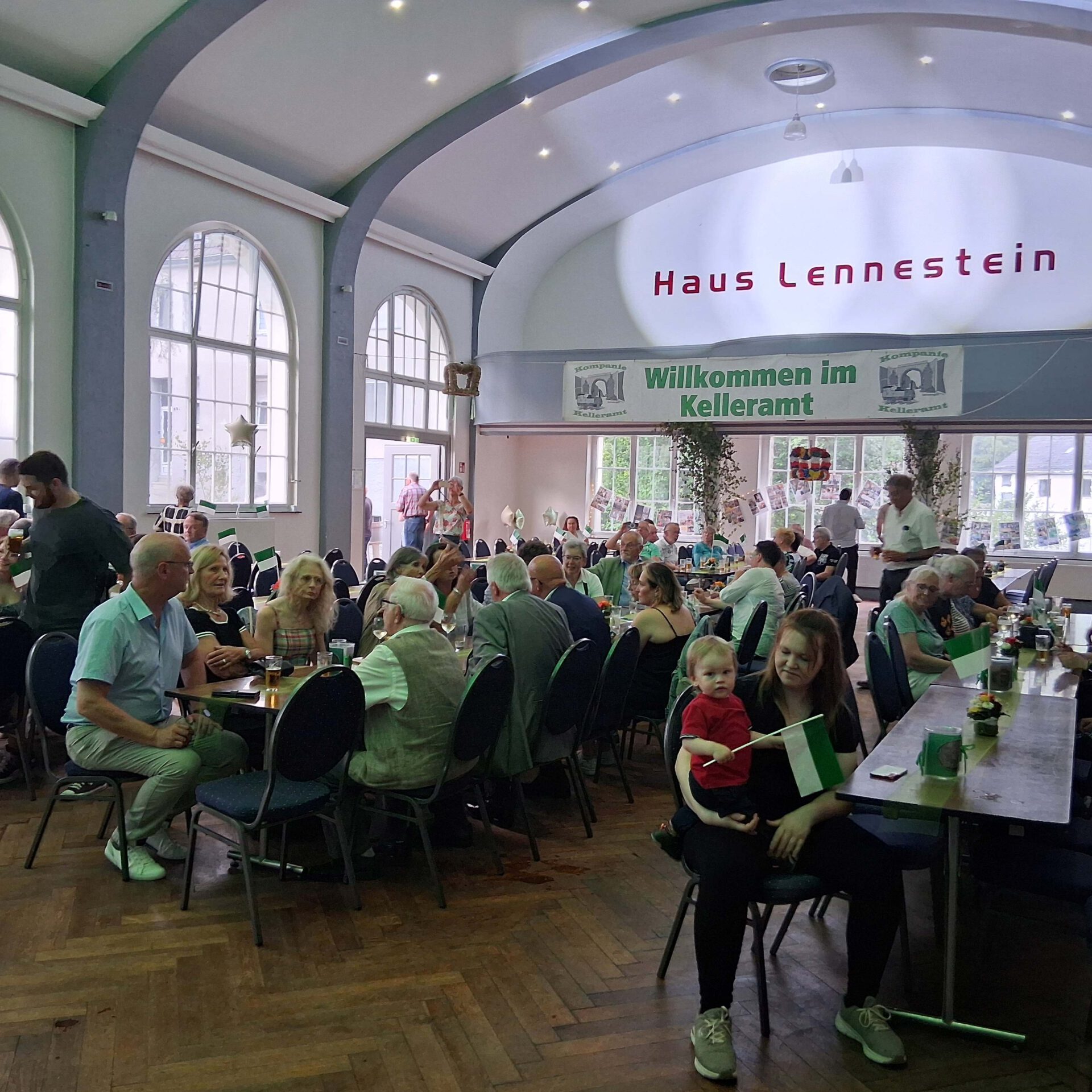 Gäste bei der Jubiläumsfeier.