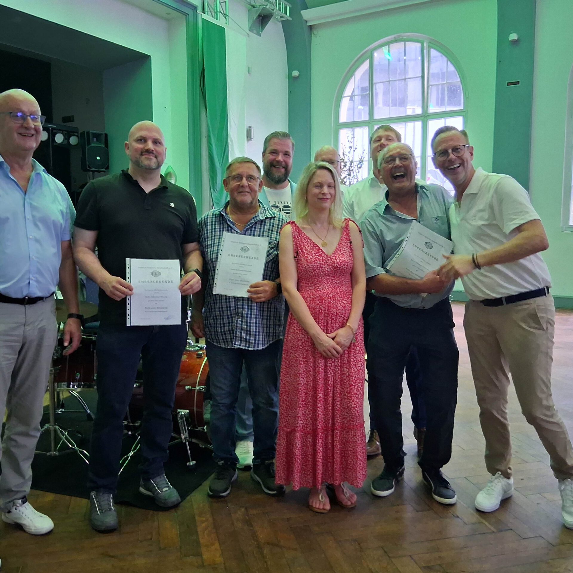 Gruppe bei der Jubiläumsfeier.