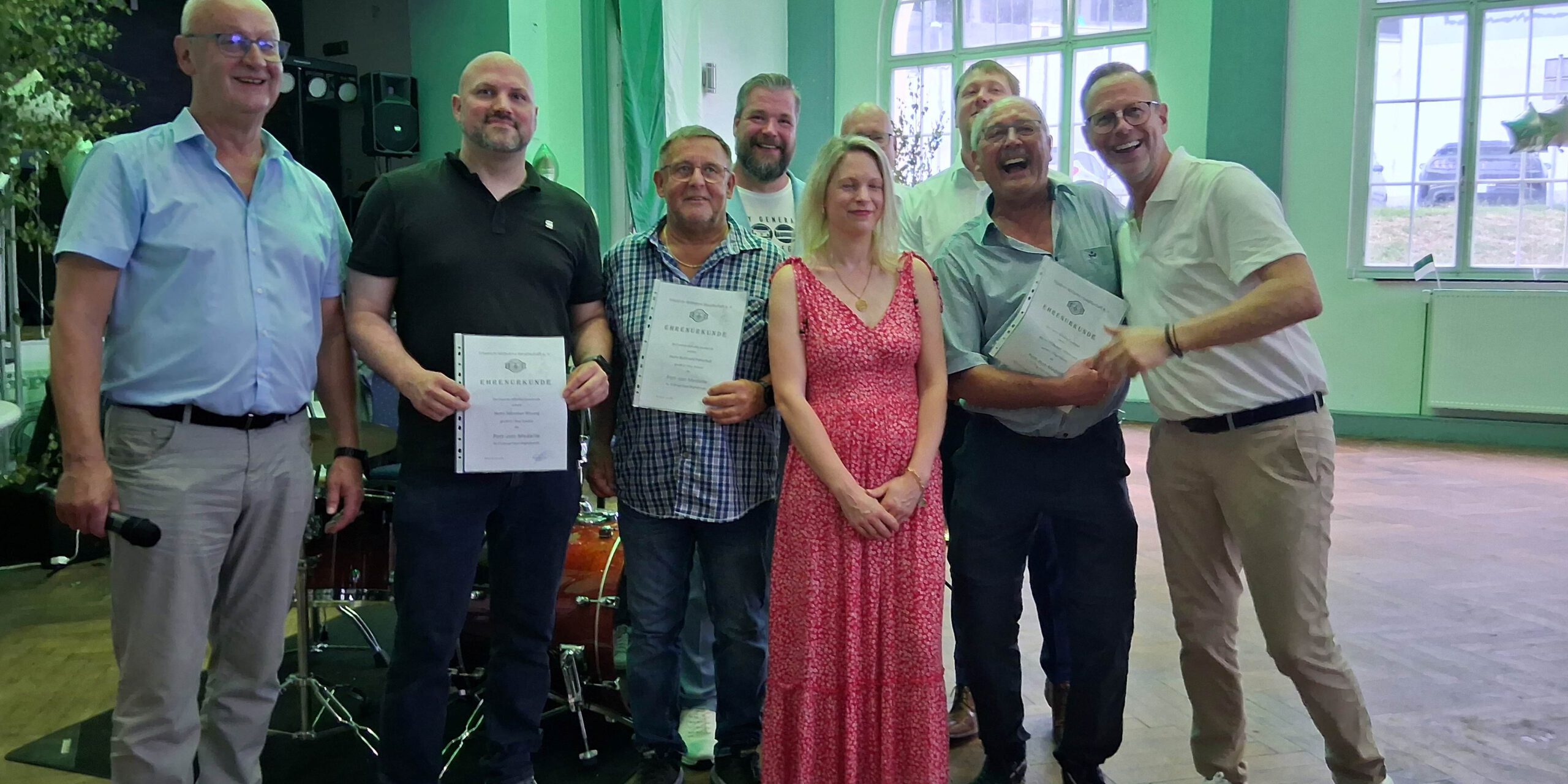 Gruppe bei der Jubiläumsfeier.