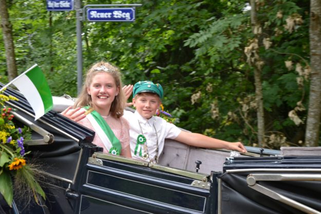 Foto: Ilka Kremer Das Kinderkönigspaar von Evingsen