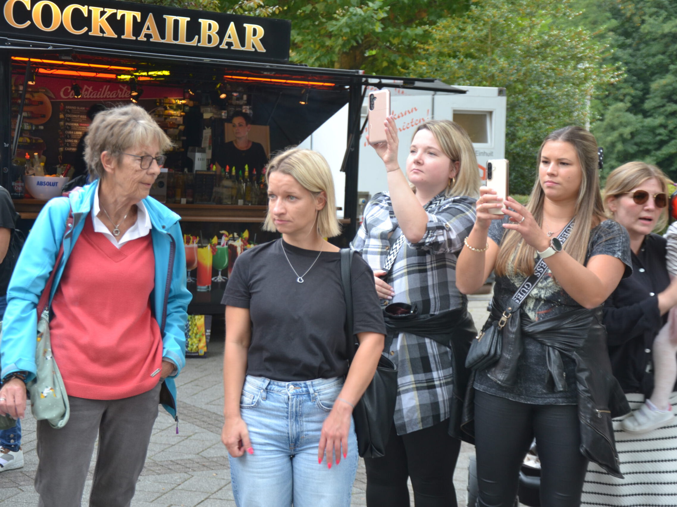 Menschen bei einem Fest.