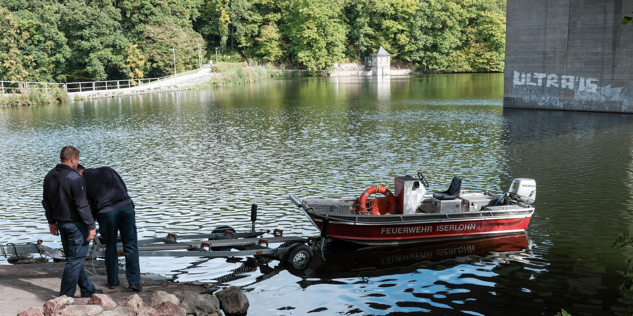 Ein Boot der Feuerwehr auf dem Seilersee.