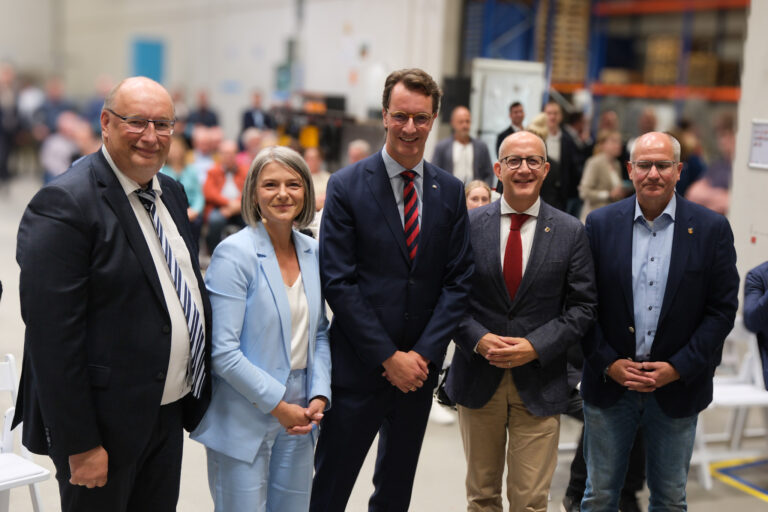 Foto: Axel Duhr ein Gruppenbild mit Guido Thal, Melita Alzorba, Hendrik Wüst, Ralf Schwarzkopf und Dirk Middendorf.