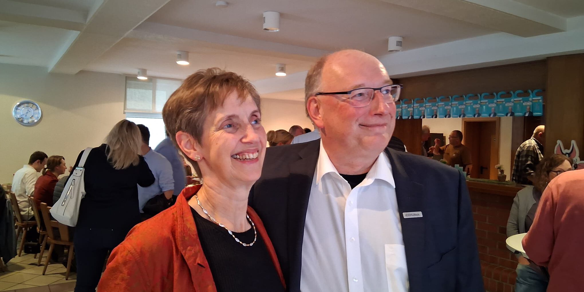 Die Kommunalwahl in Altena und dem Märkischen Kreis läuft. Guido Thal und seine Frau Silke bei der Wahlparty der CDU Altena.
© Foto: Ilka Kremer