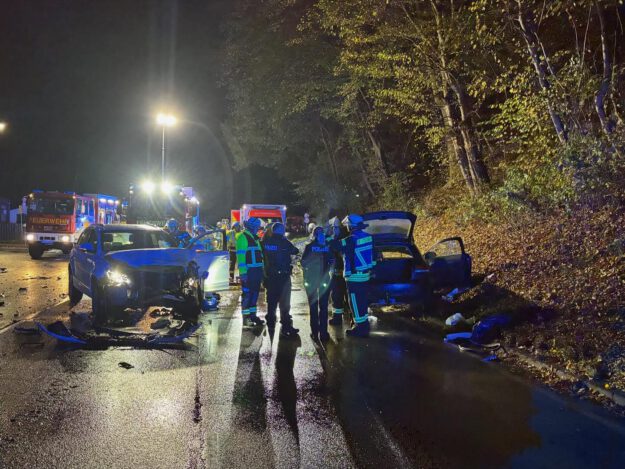 Foto: Feuerwehr Werdohl Auf der B236 in Werdohl gab es am 24. Oktober einen schweren Verkehrsunfall