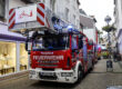 Feuerwehrfahrzeuge stehen in der Innenstadt von Altena.