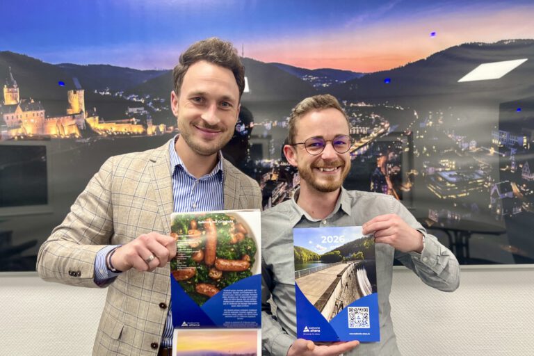 Foto: Stadtwerke Altena Oliver F. Heimann, Geschäftsführer und Daniel Schembor, Kundenservice.