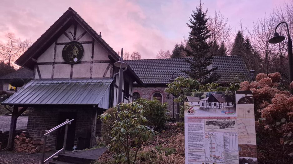 Außenansicht Alte Drahtrolle