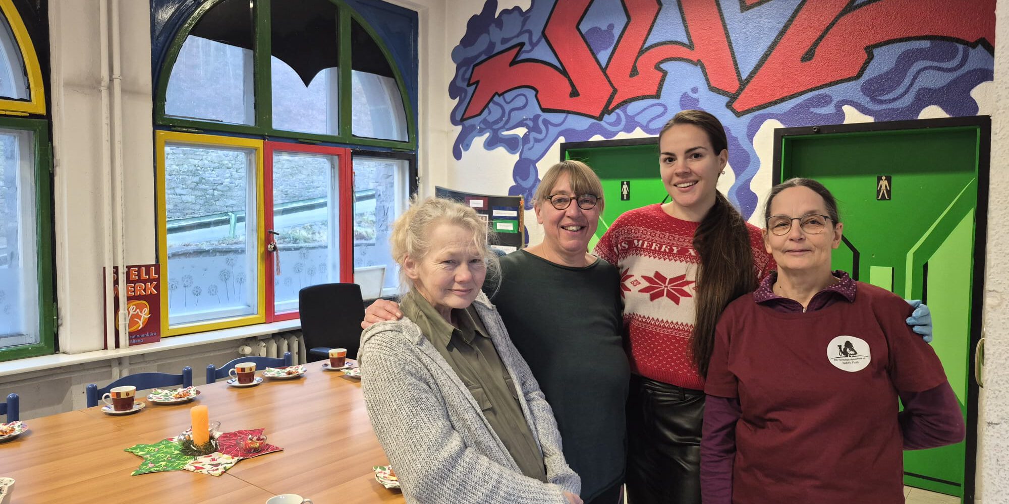 Frauen in einem Raum.