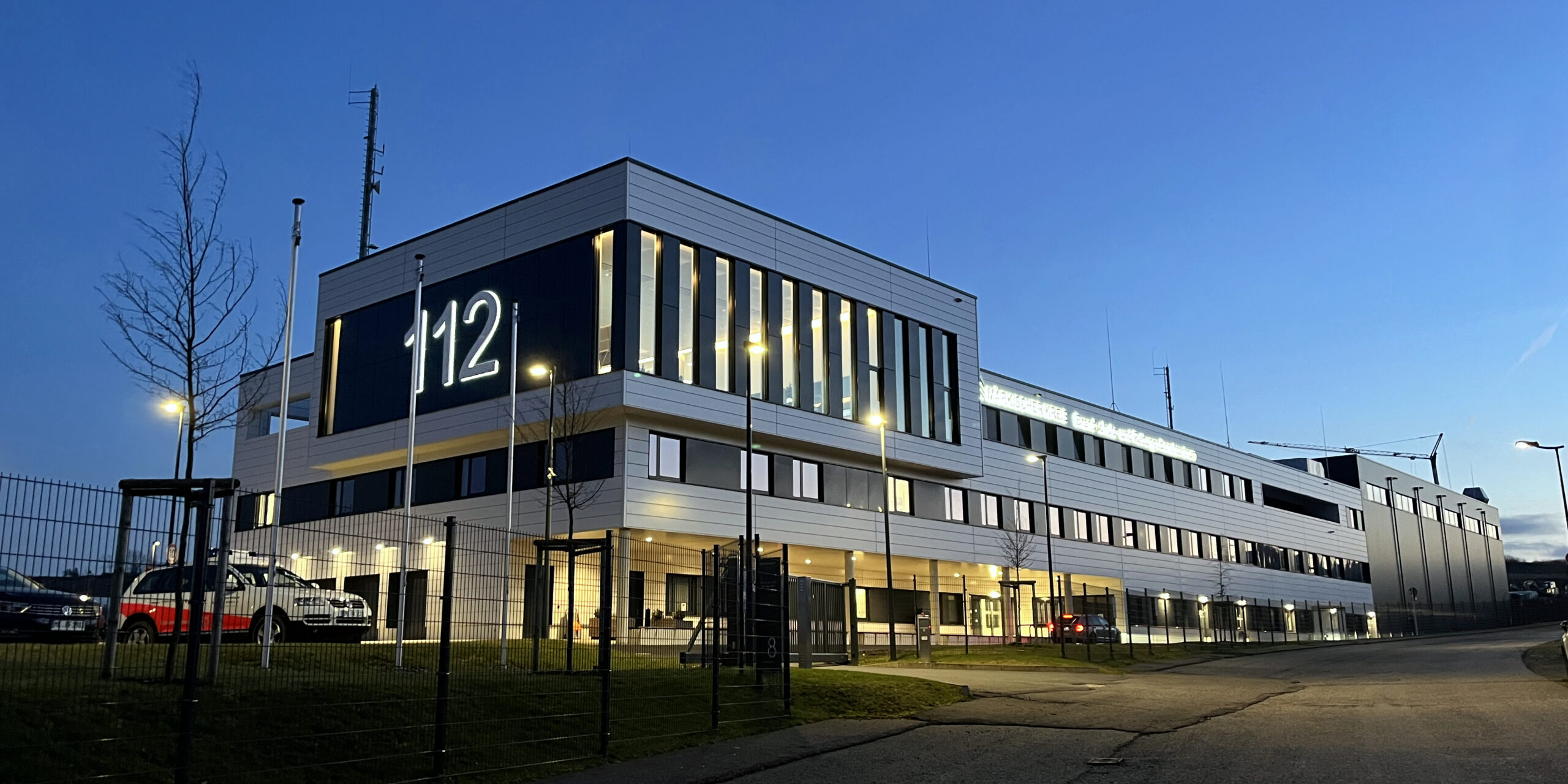 Außenansicht des Brandschutz- und Rettungsdienstzentrums in Altena-Rosmart.