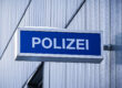 Ein Polizeischild am Polizeirevier.