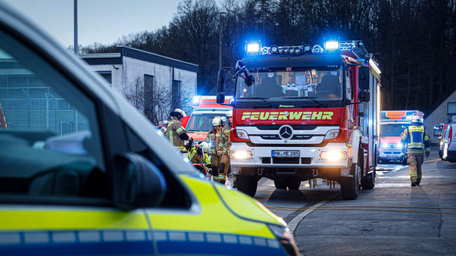 Ein Löschfahrzeug der Feuerwehr Menden hier bei einem Brandeinsatz.