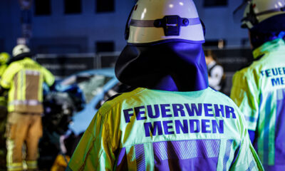 Einsatzkräfte der Feuerwehr Menden hier bei einem Verkehrsunfall (Symbolbild)