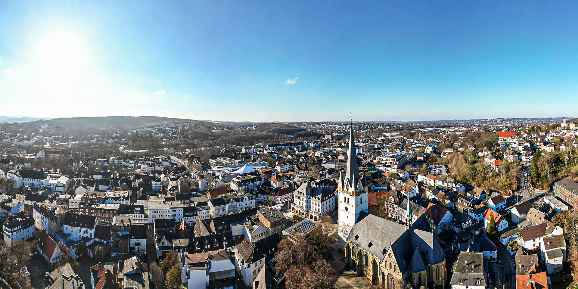 Die Innenstadt von Menden aus der Vogelperspektive.