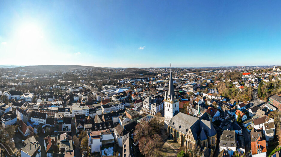 Die Innenstadt von Menden aus der Vogelperspektive.