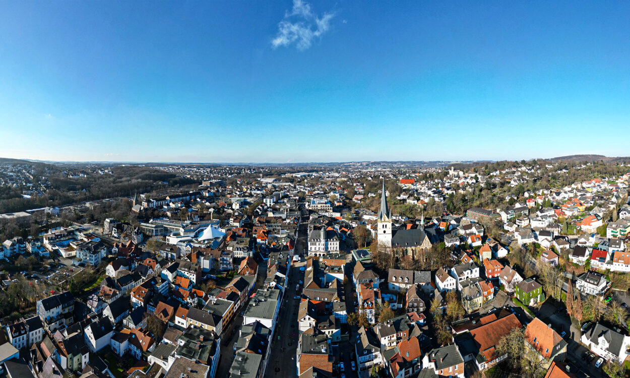 Die Innenstadt von Menden aus der Vogelperspektive.