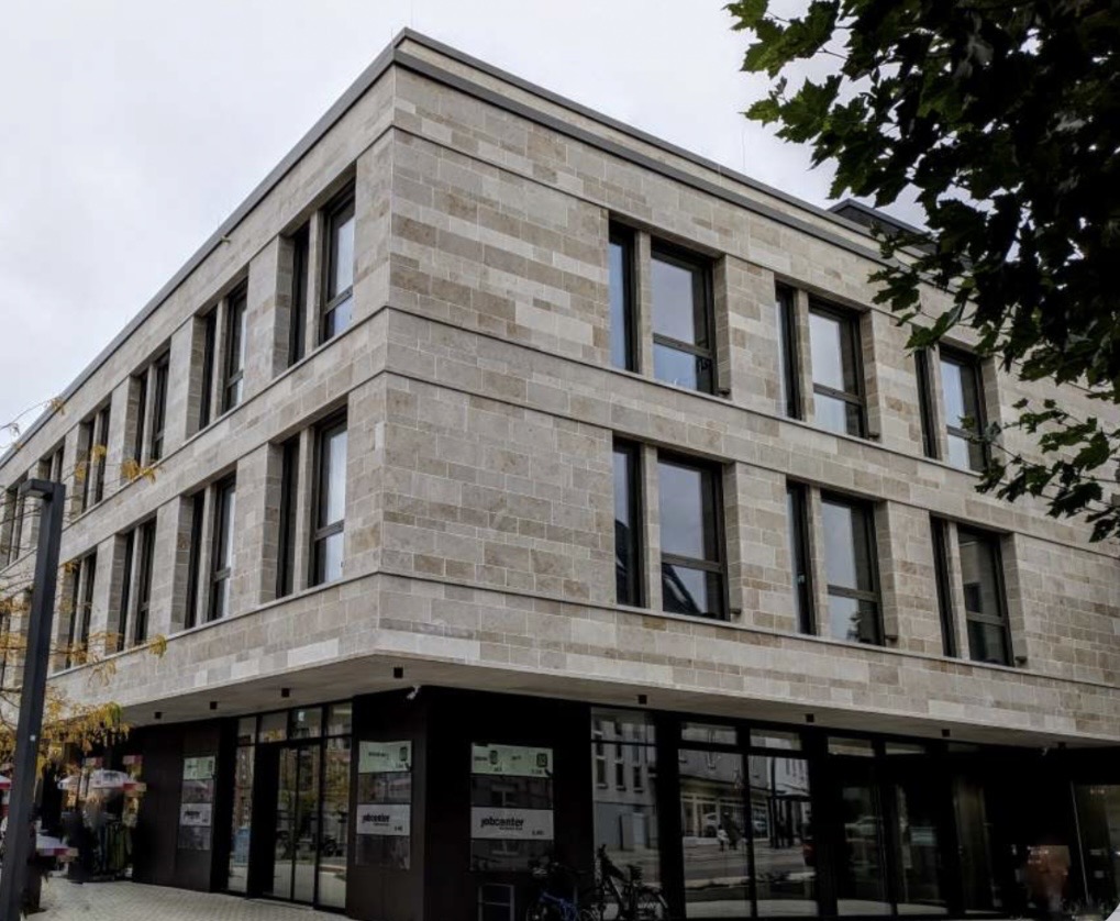 Außenansicht des neuen Bücherei-Standorts in Menden