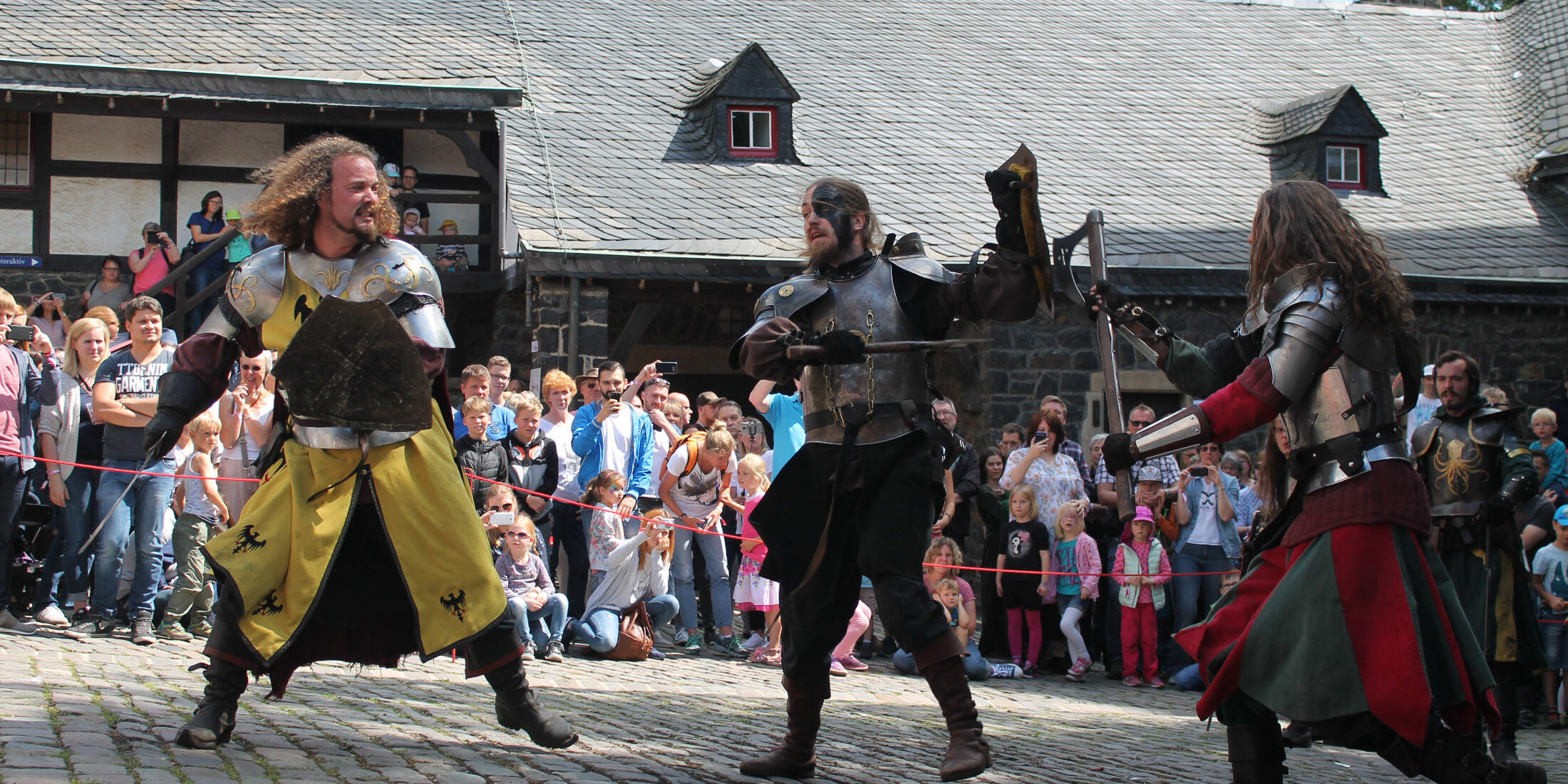 Ritter auf Burg Altena.