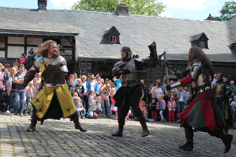 Foto: Märkischer Kreis Ritter auf Burg Altena.